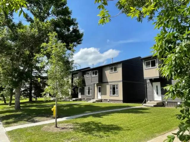 Townhouse 3 Bedroom For Rent Stettler AB 1487 ES105754764