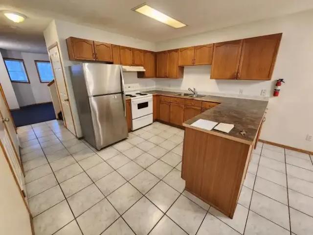 Townhouse 3 Bedroom For Rent Strathmore AB 1850 ES105923565
