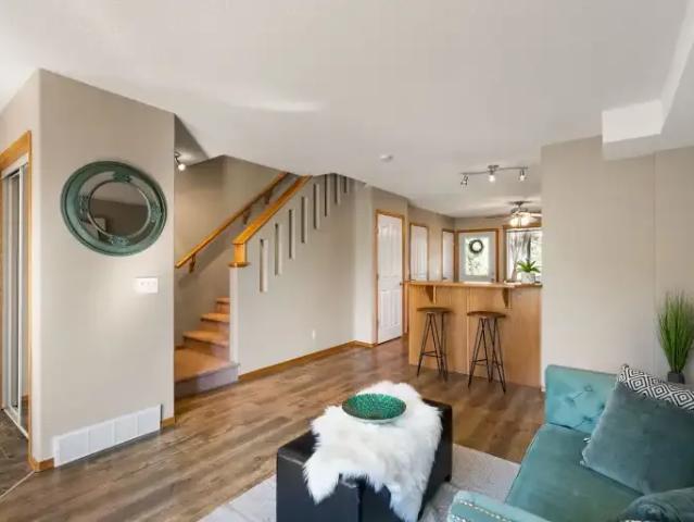 Townhouse 3 Bedroom For Rent Strathmore AB 2095 ES105580904