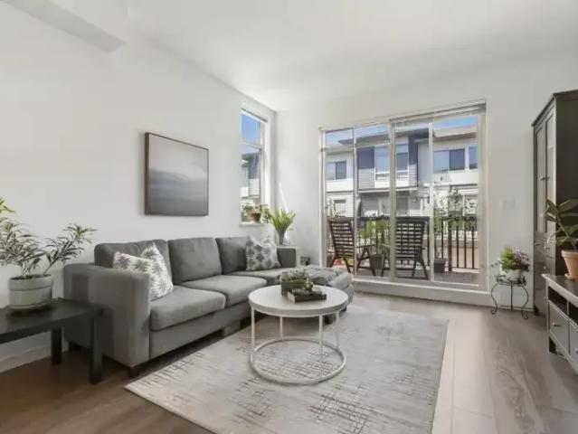Townhouse 3 Bedroom For Rent Surrey BC 2800 ES104824697