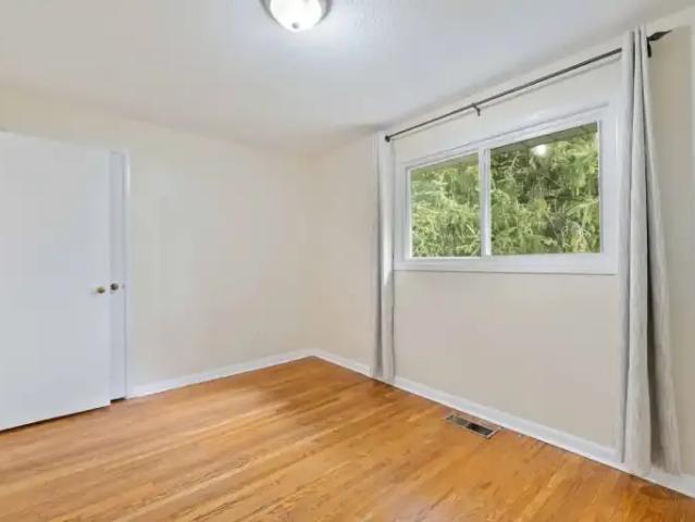 Townhouse 3 Bedroom For Rent Sarnia ON 2100 ES105704007