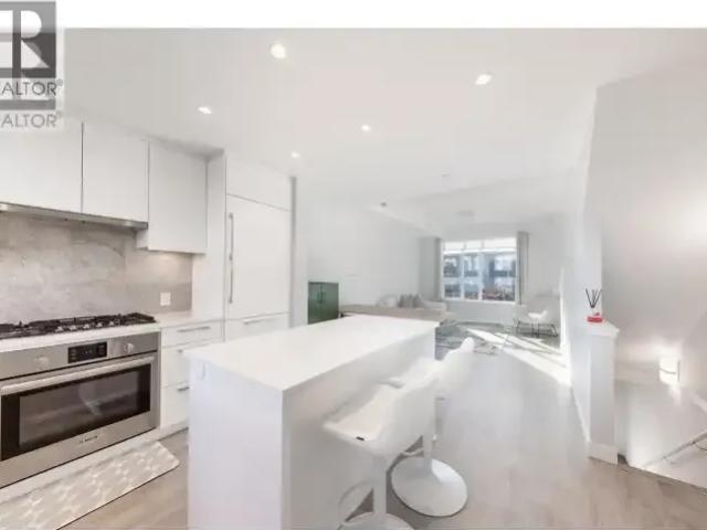 Townhouse 3 Bedroom For Rent Vancouver BC 5050 ES105565543