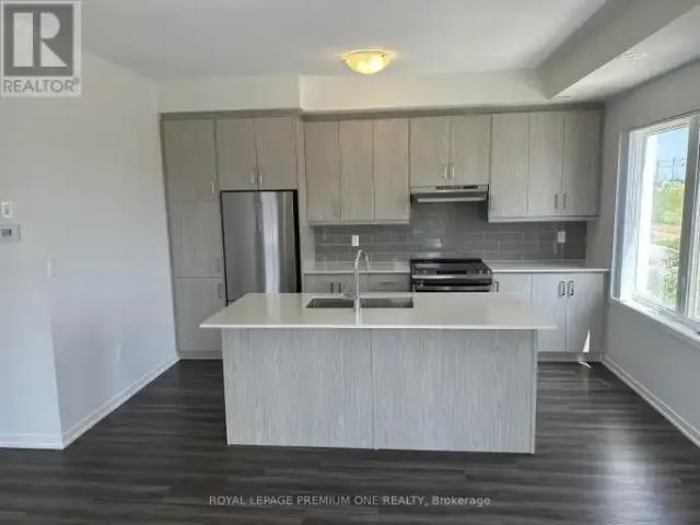 Townhouse 3 Bedroom For Rent Vaughan ON 3100 ES104106860