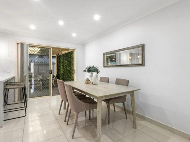 Townhouse 3 Bedroom For Rent Wakeley NSW ES104403350