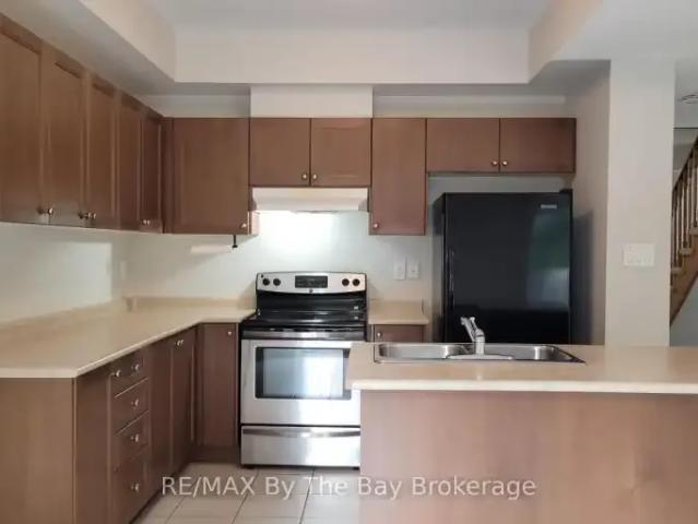 Townhouse 3 Bedroom For Rent Wasaga Beach ON 2400 ES105581100