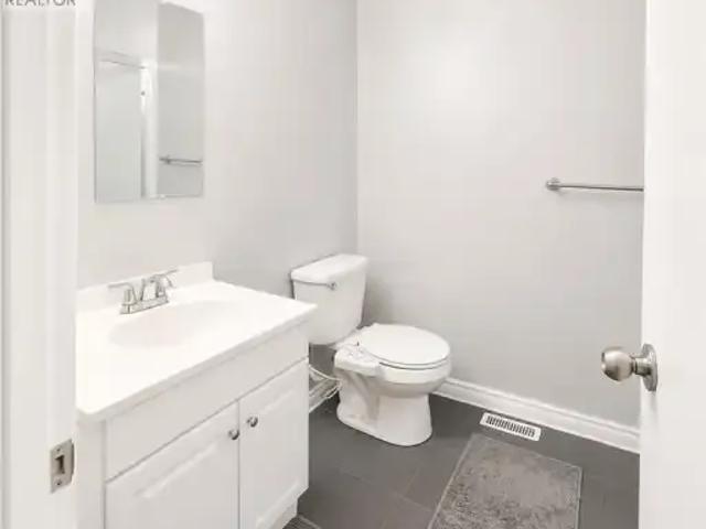 Townhouse 3 Bedroom For Rent Waterloo ON 2250 ES105486609