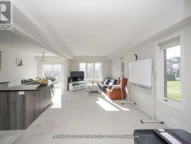 Townhouse 3 Bedroom For Rent Welland ON 2350 ES103695337