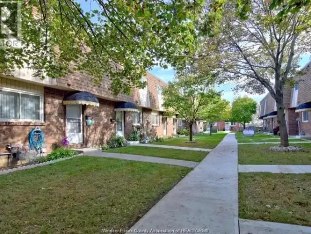 Townhouse 3 Bedroom For Rent Windsor ON 1945 ES104895164