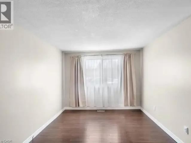 Townhouse 3 Bedroom For Rent Woodstock ON 2200 ES103338649
