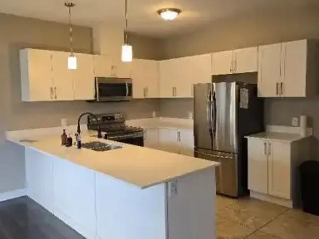 Townhouse 3 Bedroom For Rent Woodstock ON 2500 ES105378552