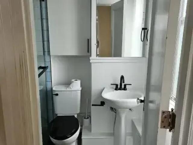 Townhouse 1 Bedroom For Rent Regina SK 1300 ES105167382