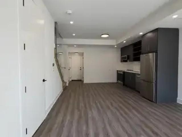 Townhouse 1 Bedroom For Rent St. Catharines ON 1950 ES105072174