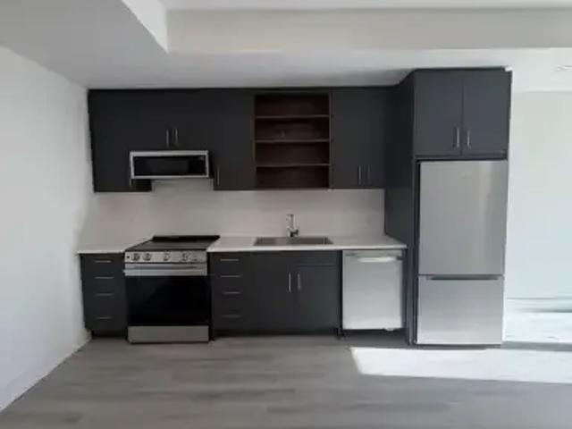 Townhouse 1 Bedroom For Rent St. Catharines ON 1950 ES105654239