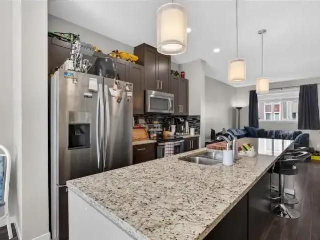 Townhouse 2.5 Bedroom For Rent Edmonton AB 2199 ES105281865