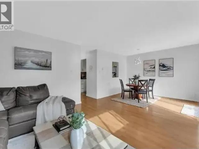 Townhouse 2 Bedroom For Rent North Vancouver BC 4200 ES105643406