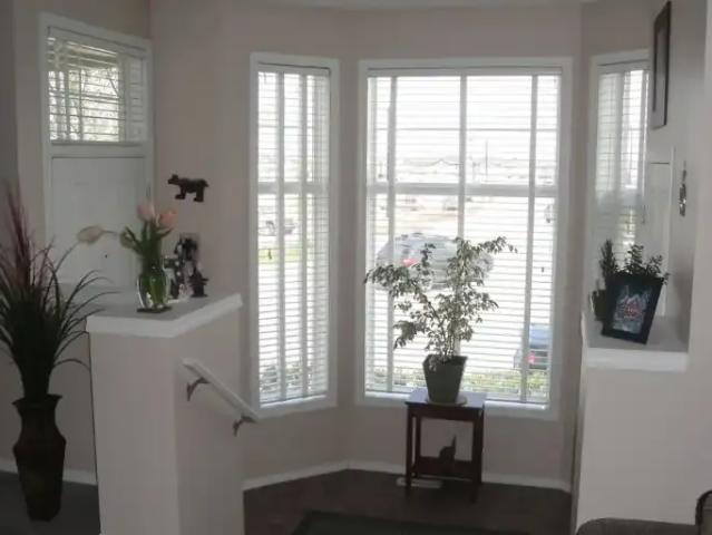 Townhouse 2 Bedroom For Rent Calgary AB 1900 ES105410741