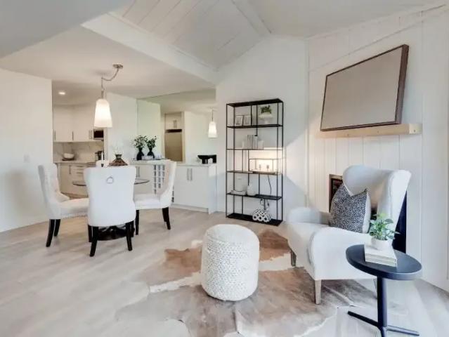 Townhouse 2 Bedroom For Rent Calgary AB 2050 ES105308769
