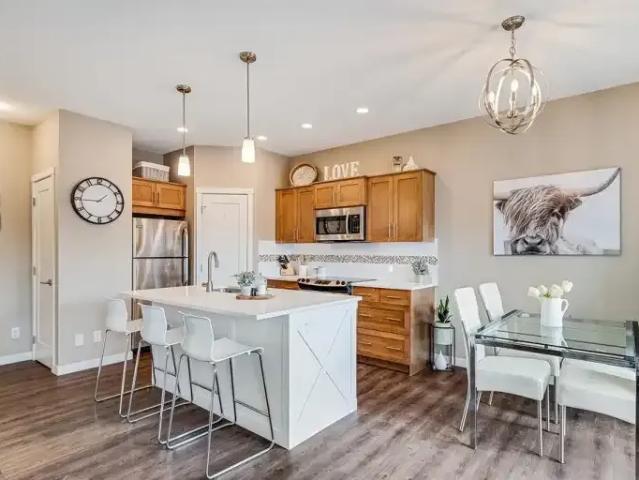 Townhouse 2 Bedroom For Rent Calgary AB 2000 ES105198564