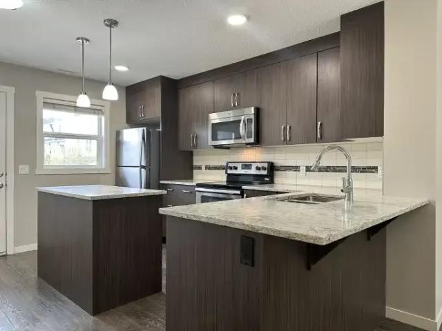 Townhouse 2 Bedroom For Rent Calgary AB 2100 ES105525685