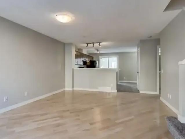 Townhouse 2 Bedroom For Rent Calgary AB 2275 ES104180403