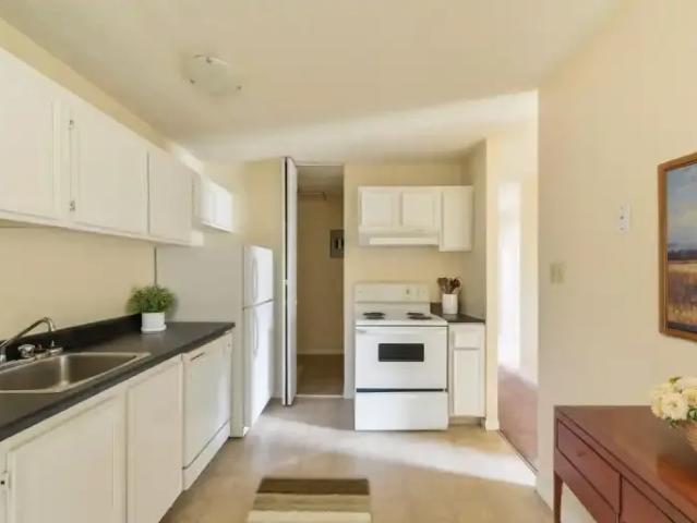 Townhouse 2 Bedroom For Rent Edmonton AB 1549 ES103651102