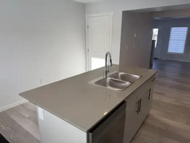 Townhouse 2 Bedroom For Rent Edmonton AB 1745 ES105601850