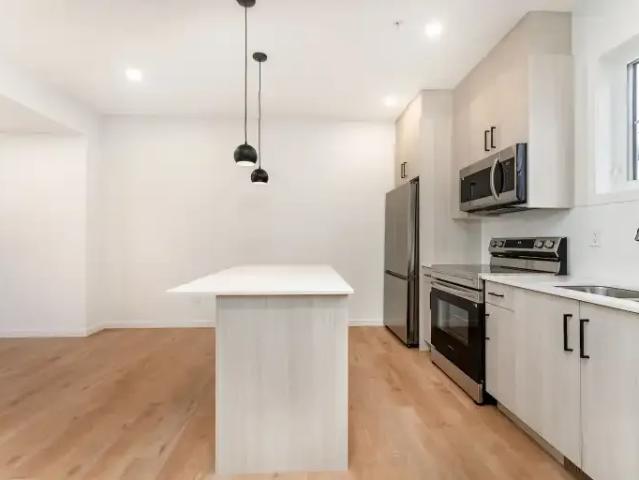 Townhouse 2 Bedroom For Rent Edmonton AB 1795 ES105580881