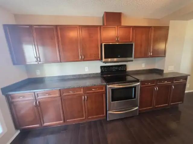 Townhouse 2 Bedroom For Rent Edmonton AB 1995 ES105486318