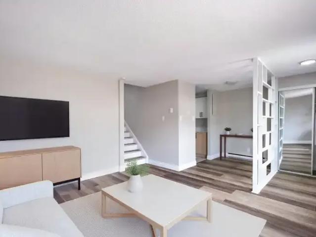 Townhouse 2 Bedroom For Rent Kitchener ON 1850 ES103178975