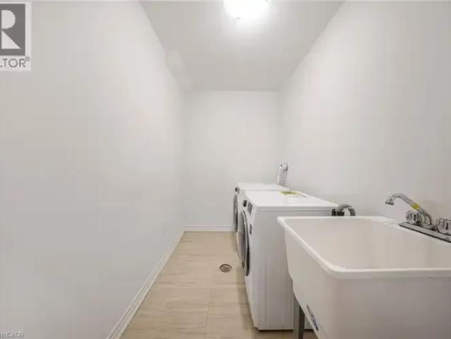 Townhouse 2 Bedroom For Rent Kitchener ON 2650 ES103740030