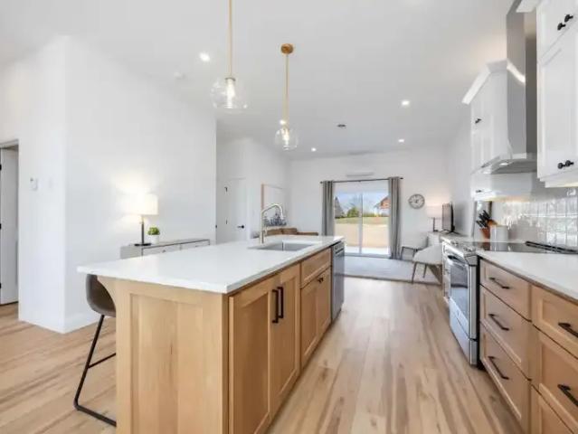 Townhouse 2 Bedroom For Rent Lambton Shores ON 2450 ES102846614