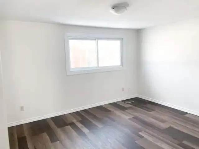 Townhouse 2 Bedroom For Rent London ON 1745 ES104875688