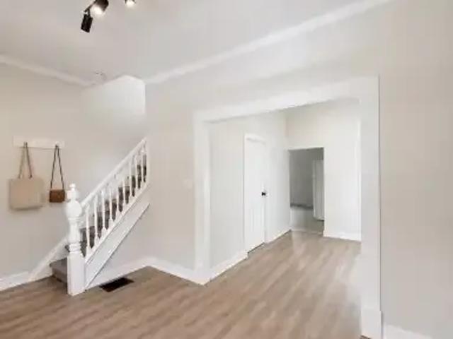 Townhouse 2 Bedroom For Rent Peterborough ON 1945 ES105022877
