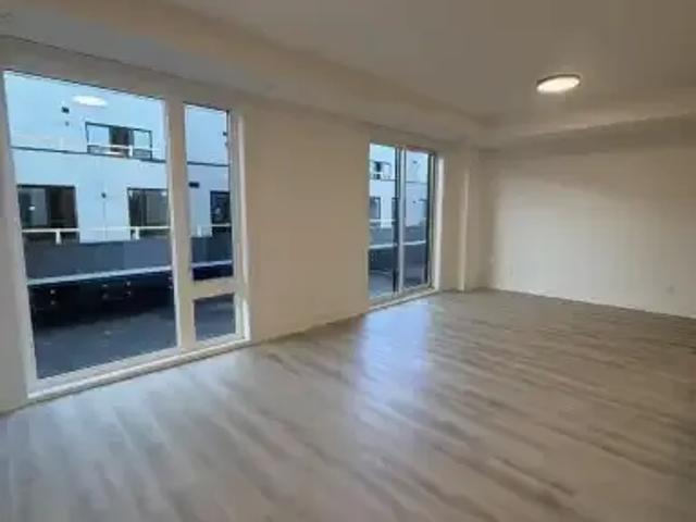Townhouse 2 Bedroom For Rent St. Catharines ON 2400 ES105072176
