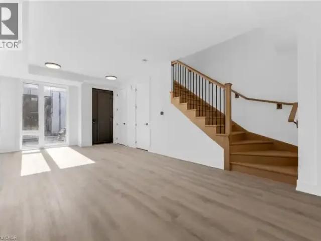 Townhouse 2 Bedroom For Rent St. Catharines ON 2700 ES104257477