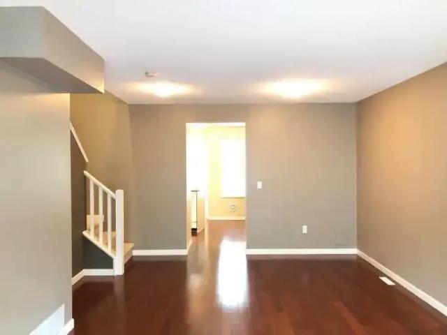 Townhouse 2 Bedroom For Rent Surrey BC 2200 ES104941008