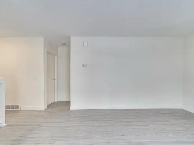 Townhouse 2 Bedroom For Rent Saskatoon SK 2119 ES104971983