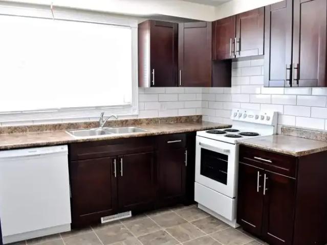 Townhouse 2 Bedroom For Rent Winnipeg MB 1482 ES105623285