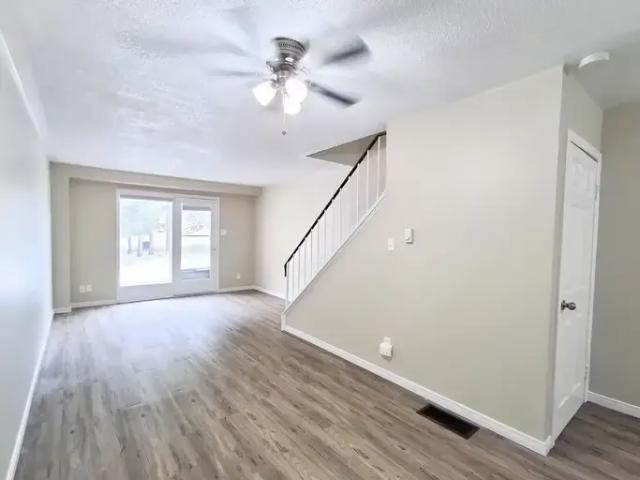 Townhouse 2 Bedroom For Rent Woodstock ON 2175 ES96249622