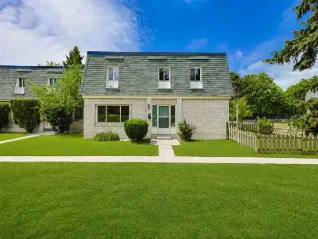 Townhouse 4 Bedroom For Rent Mississauga ON 3399 ES105087588