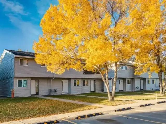 Townhouse 4 Bedroom For Rent Moose Jaw SK 2165 ES104680474