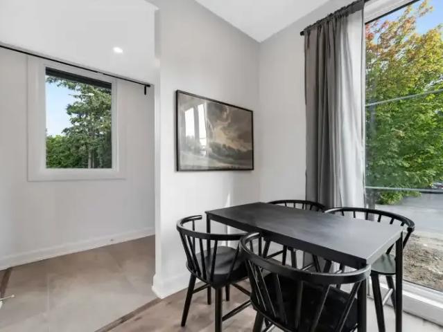Townhouse 4 Bedroom For Rent Ottawa ON 975 ES103568815