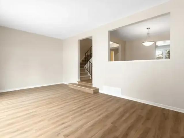 Townhouse 4 Bedroom For Rent Ottawa ON 2950 ES104875689