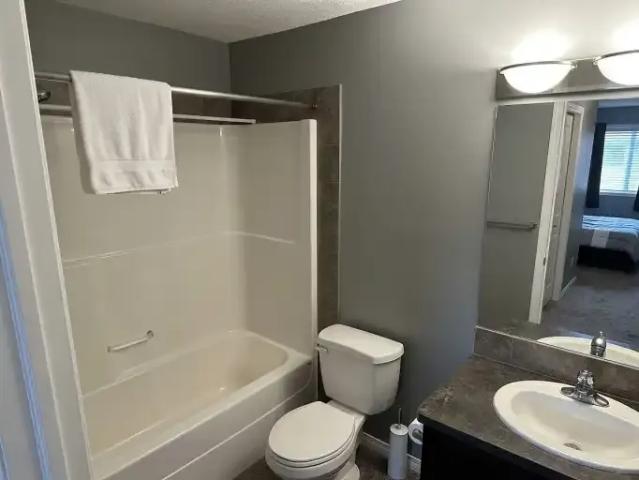 Townhouse 4 Bedroom For Rent Airdrie AB 2250 ES105859232