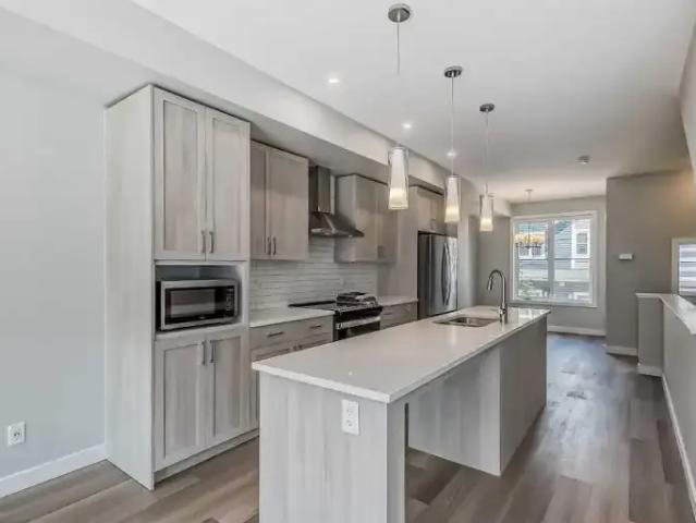 Townhouse 4 Bedroom For Rent Calgary AB 2400 ES105226599