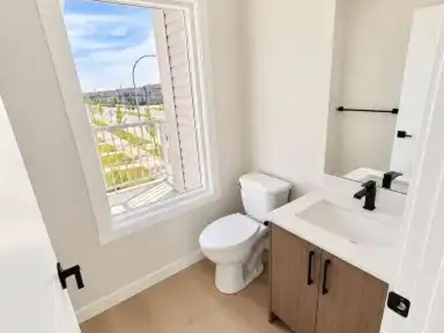 Townhouse 4 Bedroom For Rent Calgary AB 2400 ES105378243