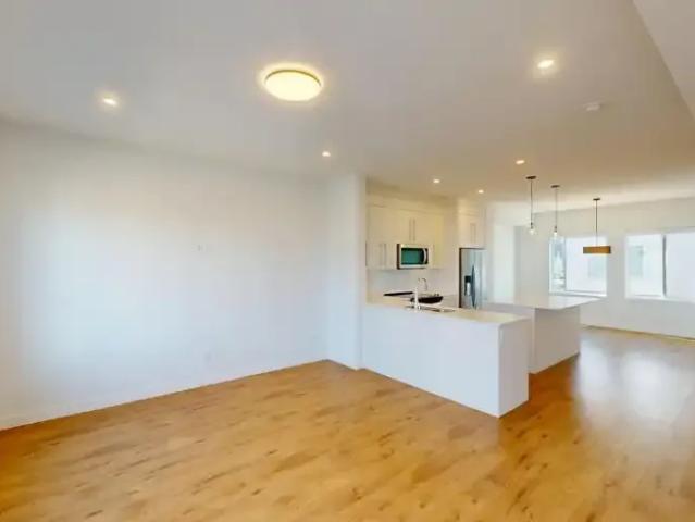 Townhouse 4 Bedroom For Rent Chestermere AB 2300 ES105167292