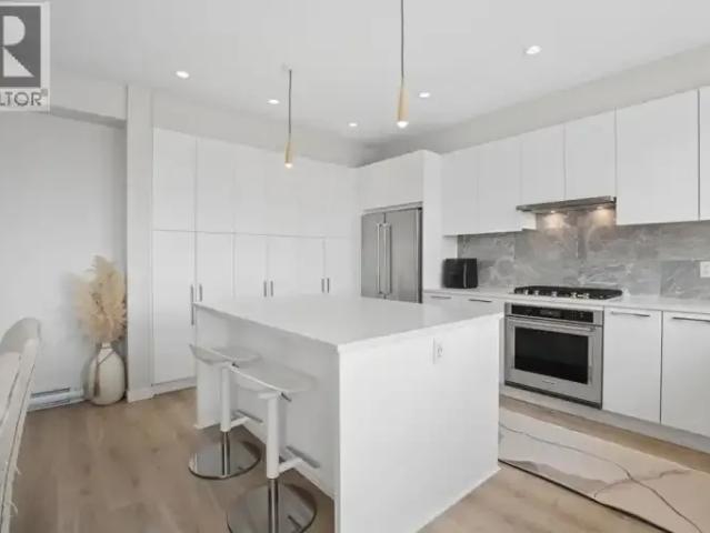 Townhouse 4 Bedroom For Rent Coquitlam BC 4900 ES105334179