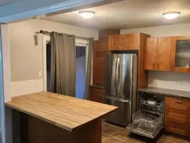 Townhouse 4 Bedroom For Rent Edmonton AB 1800 ES105654057