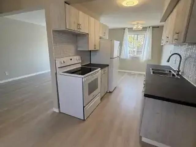 Townhouse 4 Bedroom For Rent Edmonton AB 1995 ES106134445